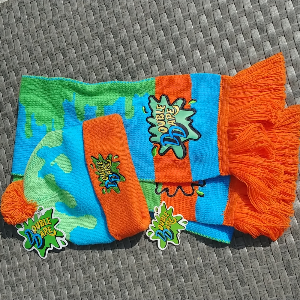 Nickelodeon Double Dare scarf & hat set